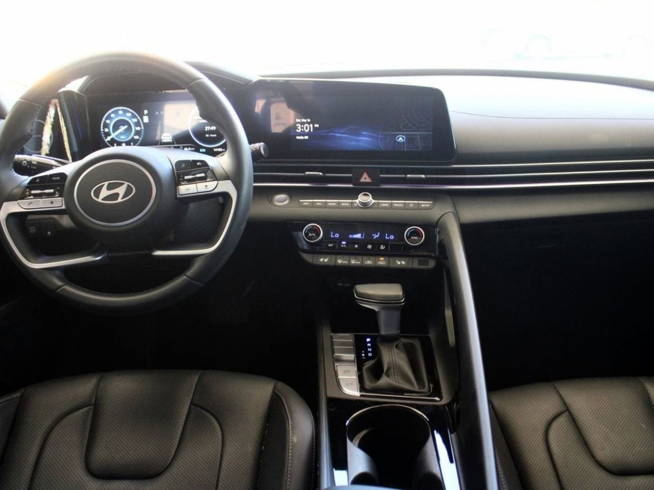 Used 2025 Hyundai Elantra Limited FWD image 15