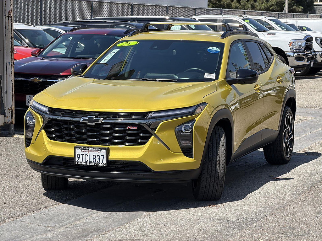 Used 2025 Chevrolet Trax RS w/ Driver Confidence Package FWD image 3