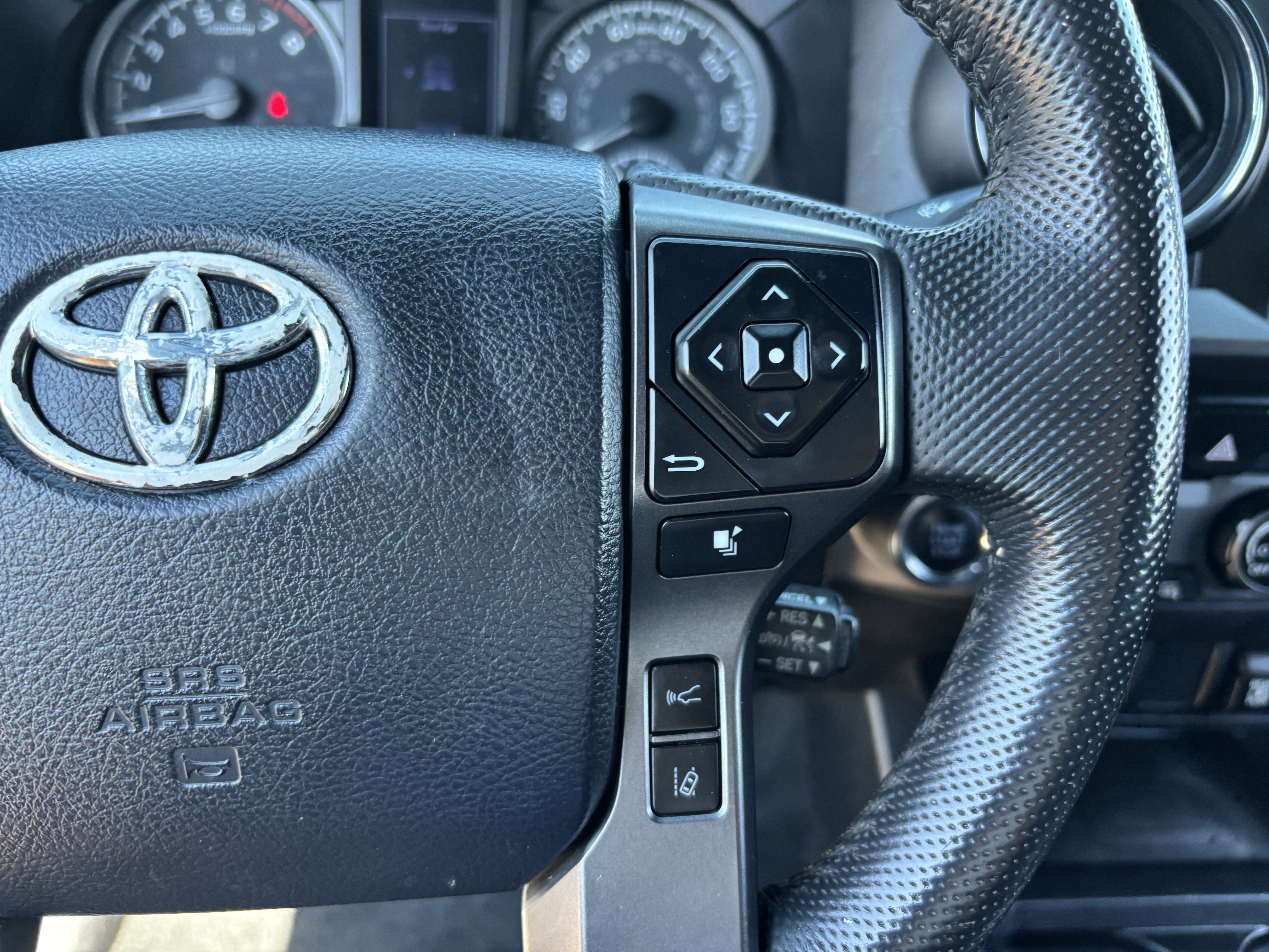 Used 2020 Toyota Tacoma TRD Off-Road AWD/4WD image 26