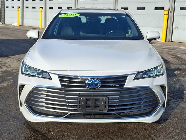 Used 2019 Toyota Avalon XLE w/ Moonroof Package image 2
