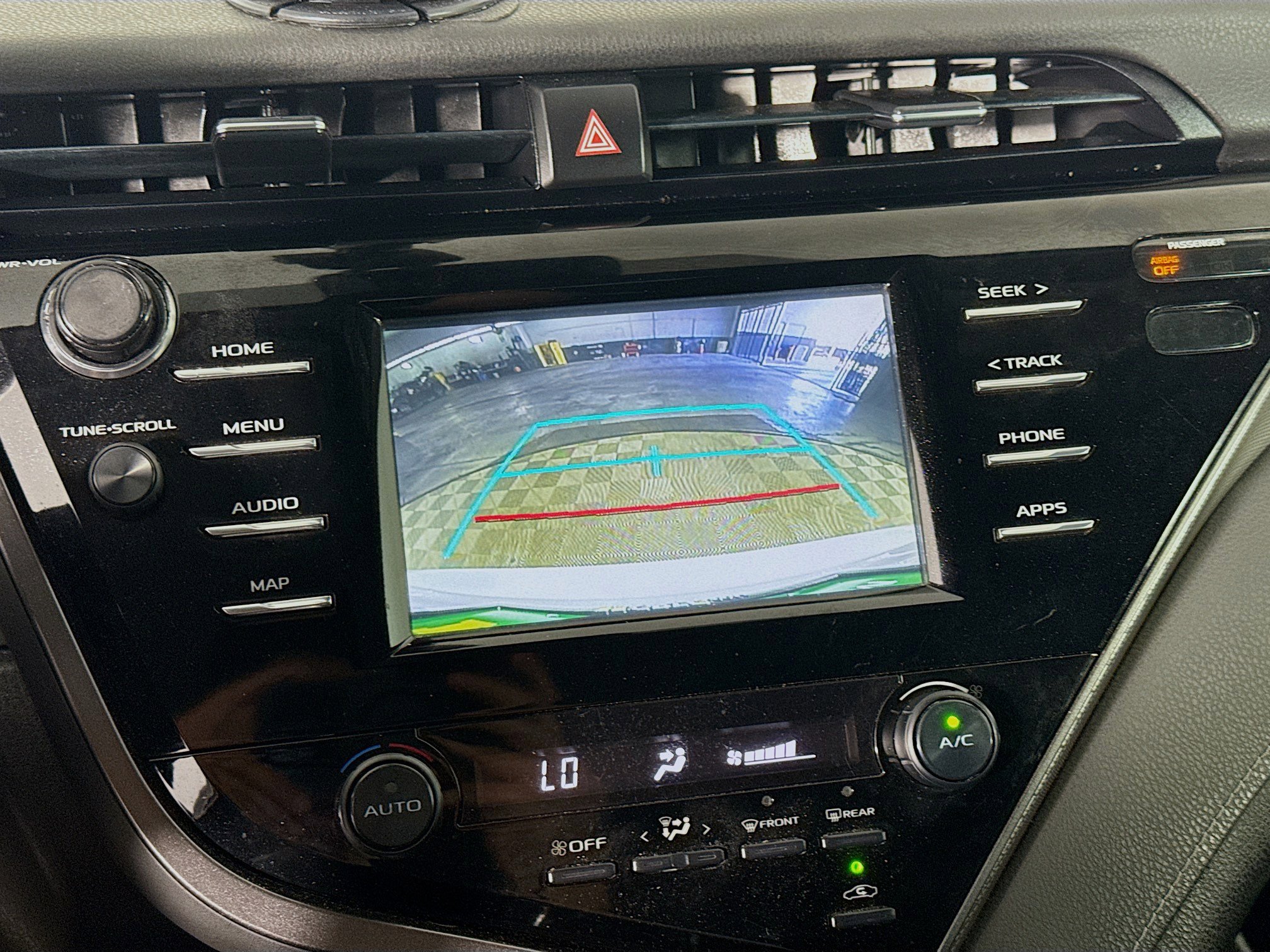 Used 2019 Toyota Camry SE FWD image 19