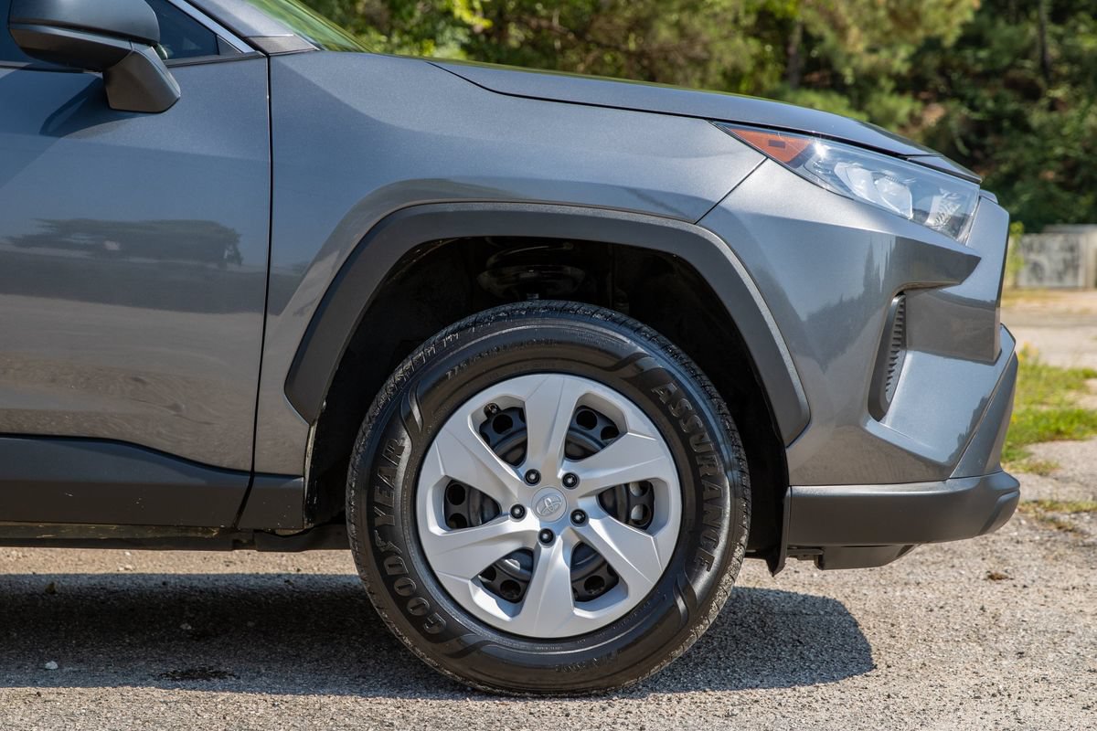 Used 2022 Toyota RAV4 LE FWD image 4