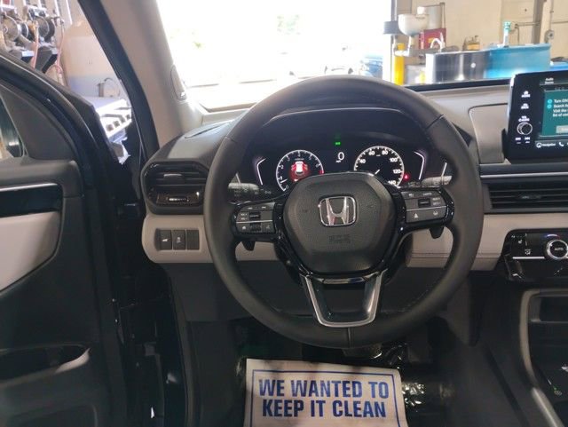 New 2025 Honda Pilot Touring image 18