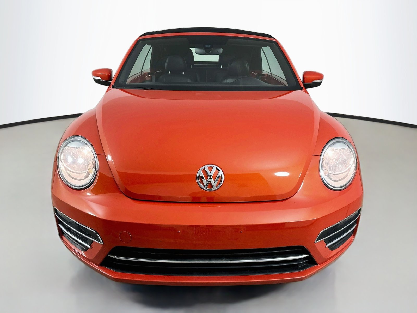 Used 2018 Volkswagen Beetle 2.0T SE FWD image 2