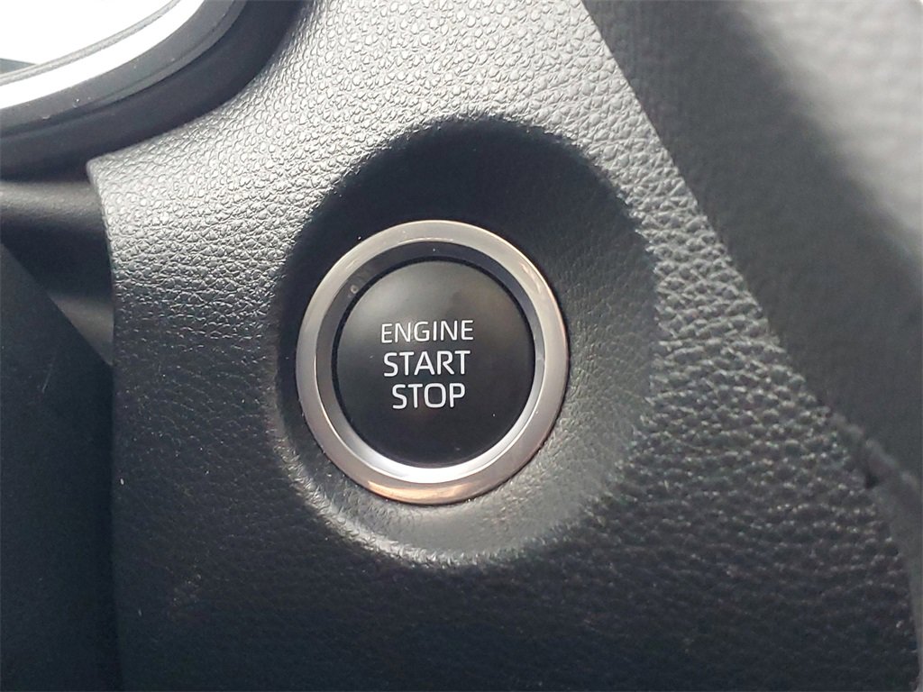 Used 2023 Toyota Corolla Cross XLE image 31