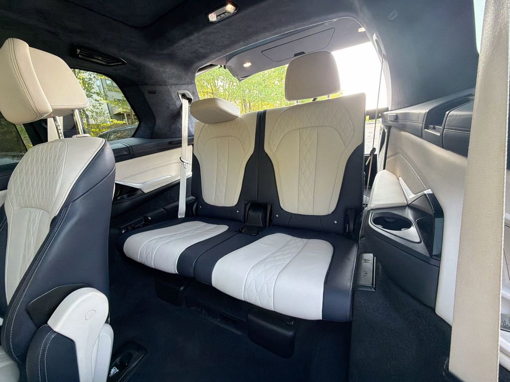 Used 2022 BMW X7 xDrive40i w/ Executive Package AWD/4WD image 26