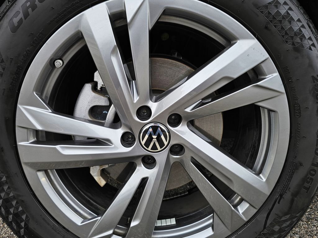 Used 2024 Volkswagen Atlas Cross Sport SEL R-Line image 22