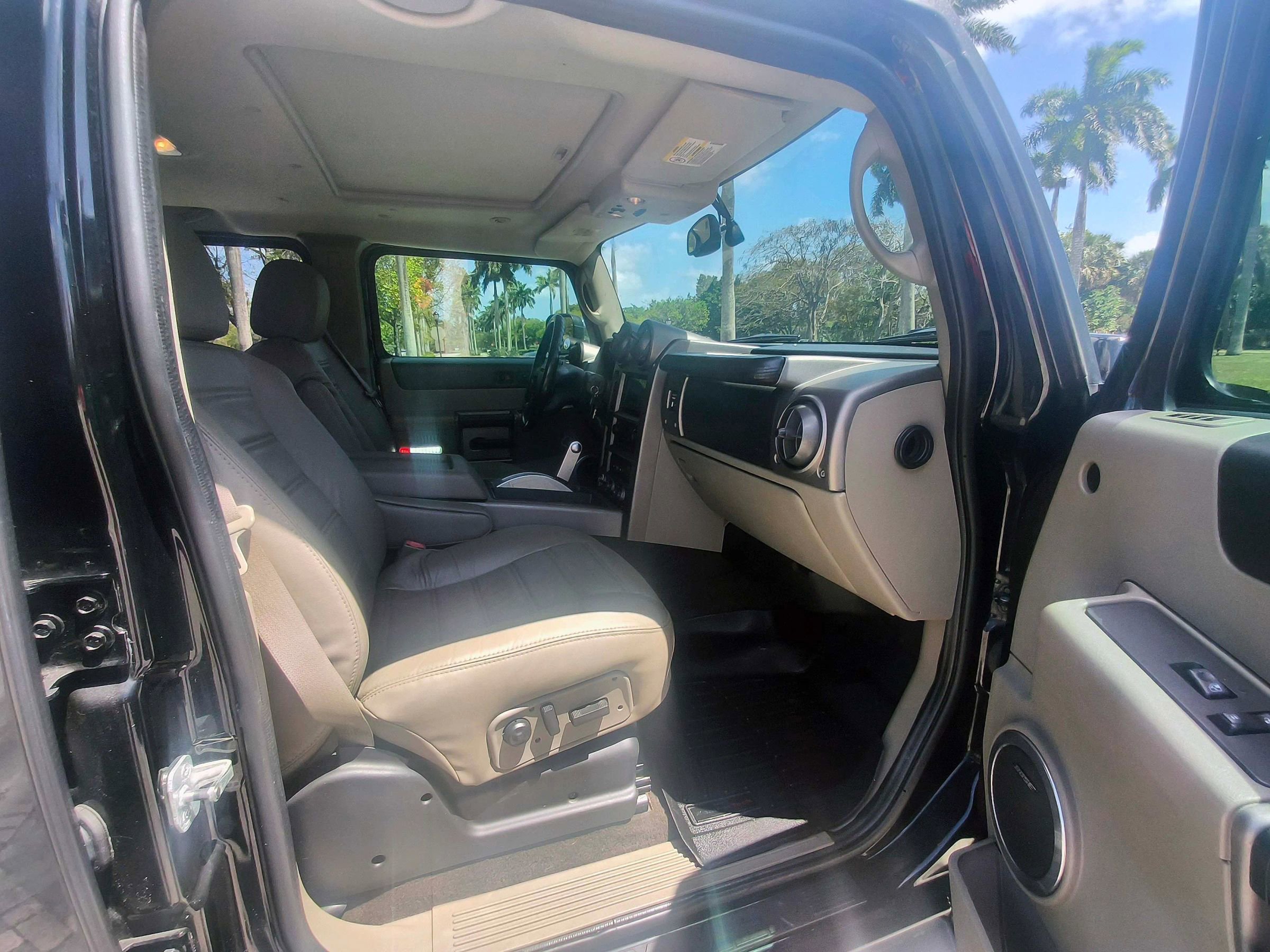 Used 2003 HUMMER H2 w/ Preferred Equipment Group image 34