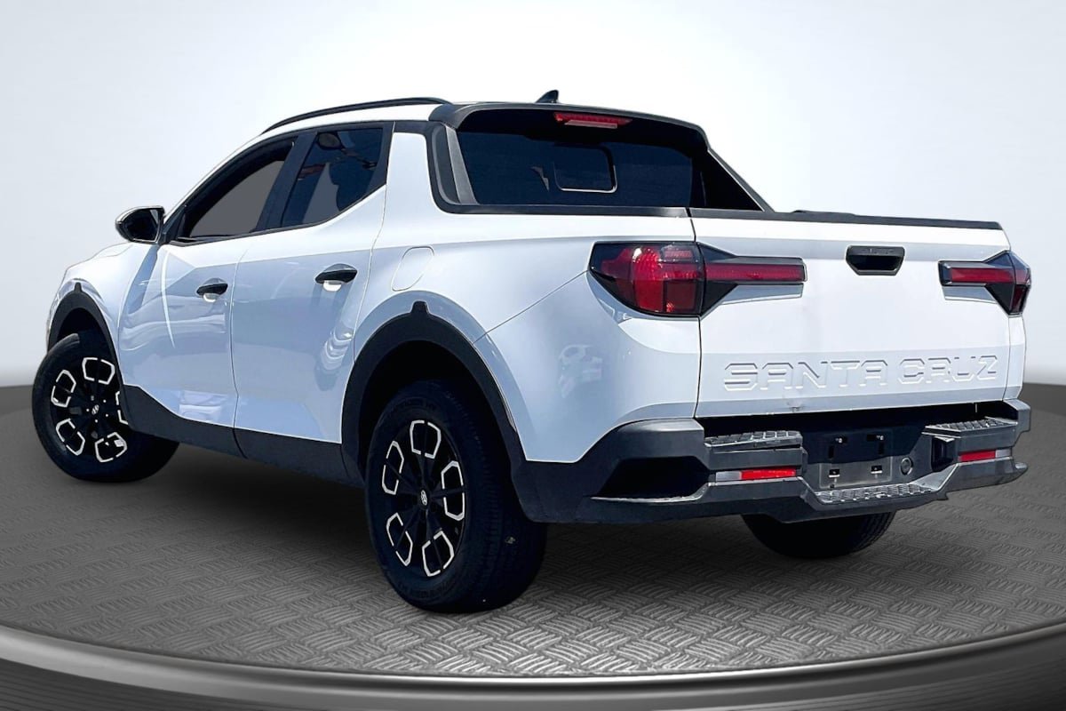 Used 2022 Hyundai Santa Cruz SEL w/ Activity Package FWD image 2