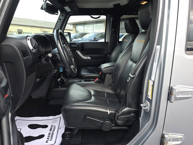 Used 2014 Jeep Wrangler Unlimited Sahara w/ Connectivity Group image 13