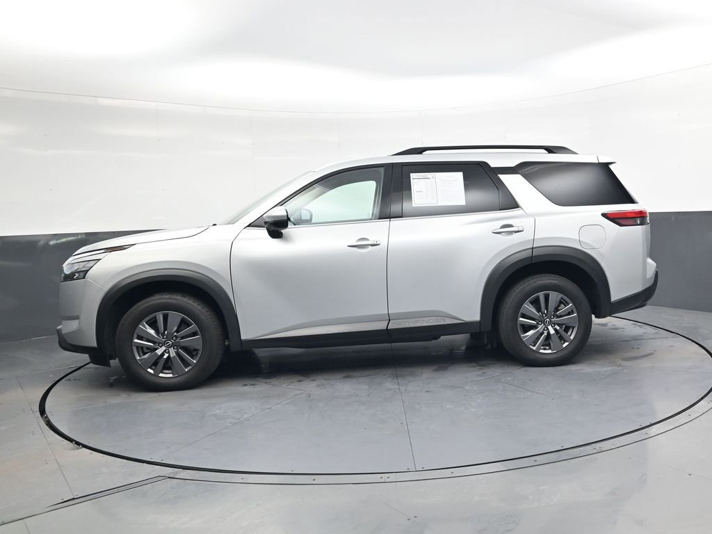 Used 2025 Nissan Pathfinder SV image 8