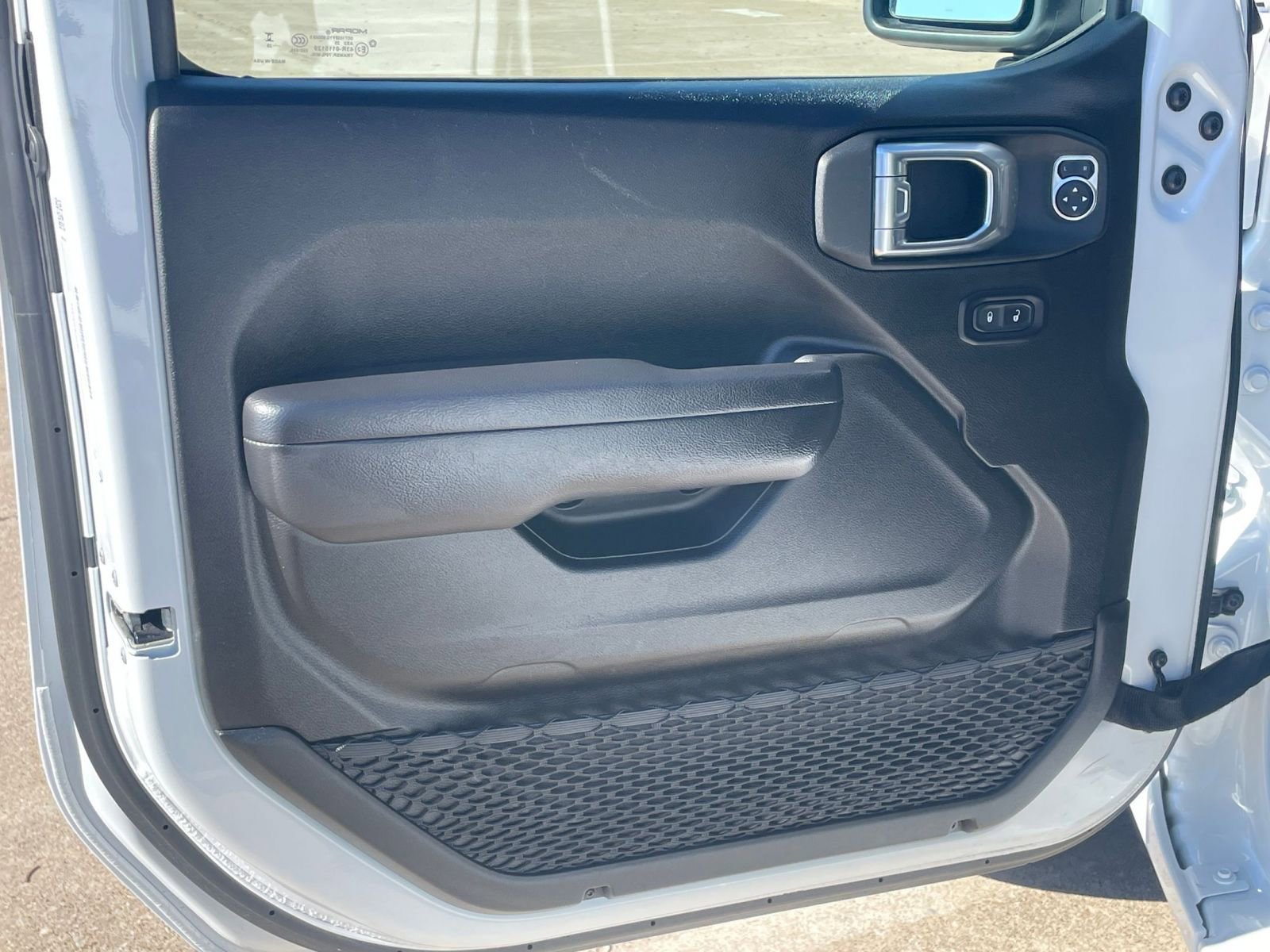 Used 2025 Jeep Wrangler Sport S image 20