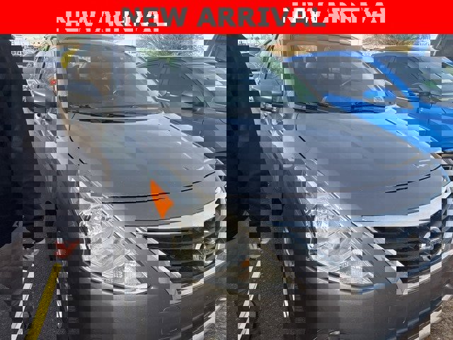 Used 2018 Nissan Versa SV w/ SV Special Edition image 2