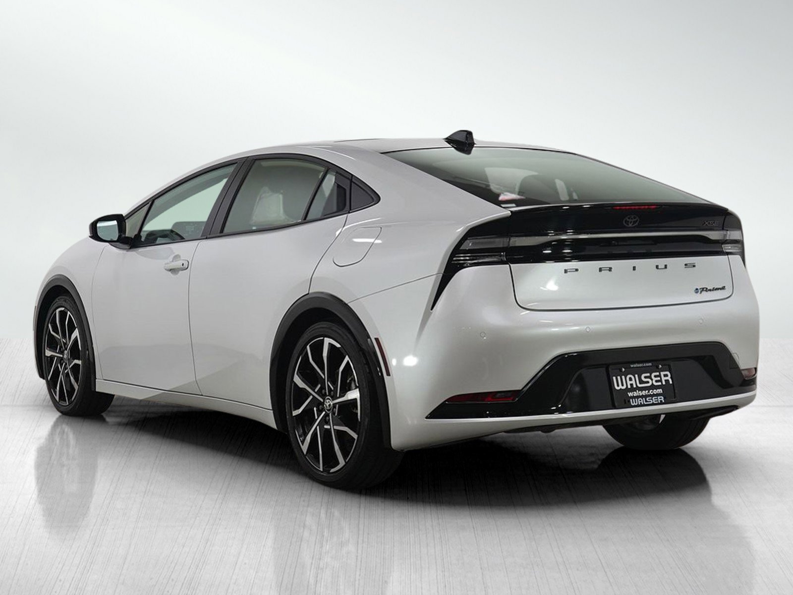 Used 2023 Toyota Prius Prime Premium image 3