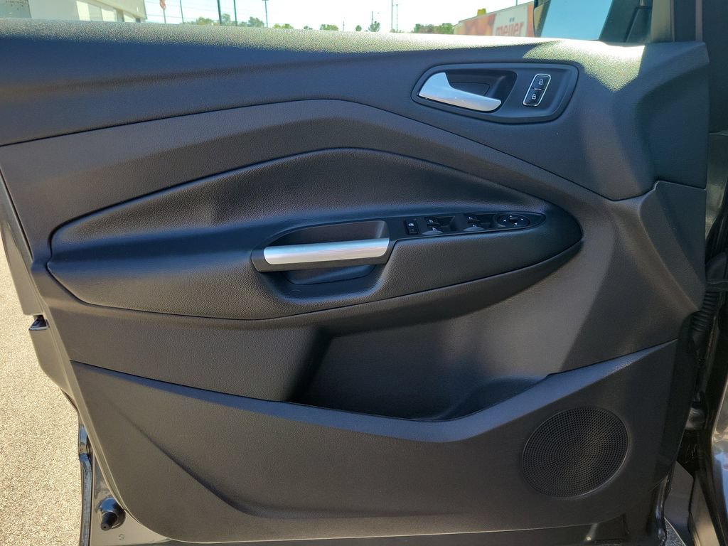 Used 2016 Ford Escape SE w/ Equipment Group 201A AWD/4WD image 16