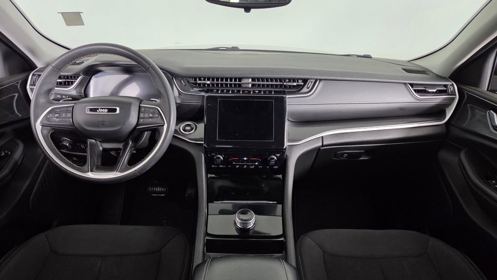 Used 2023 Jeep Grand Cherokee Laredo image 37