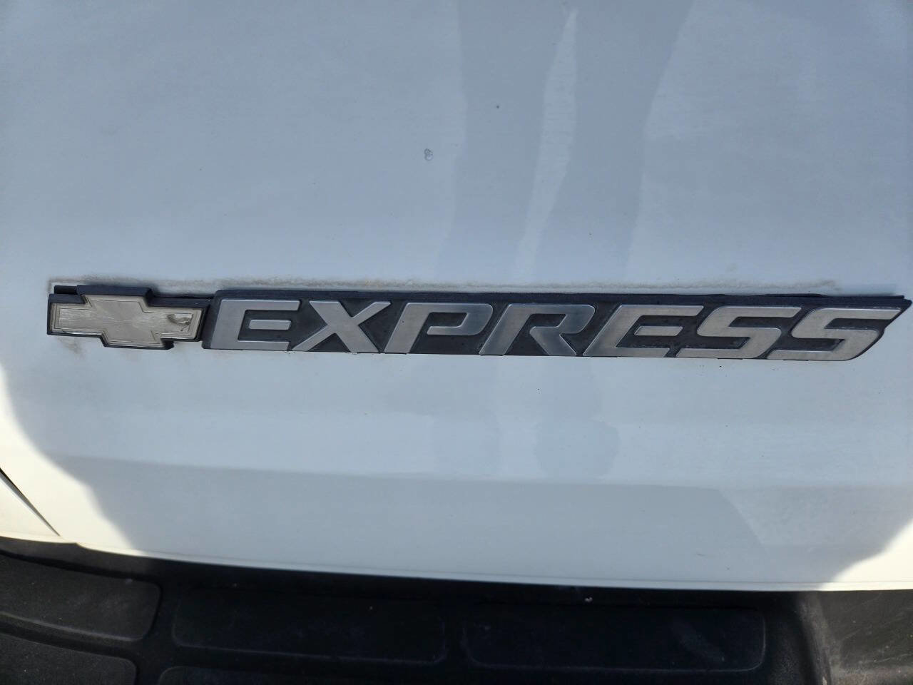 Used 2003 Chevrolet Express 2500 image 12
