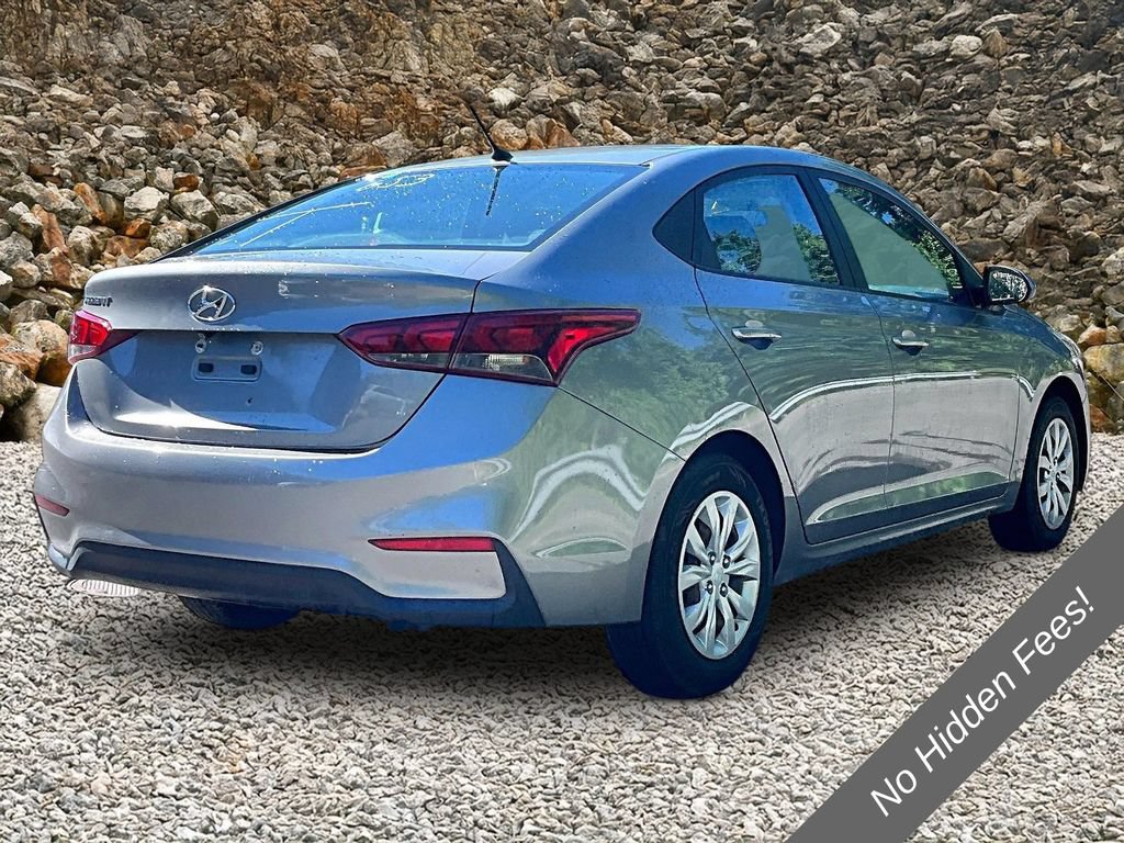 Used 2021 Hyundai Accent SE FWD image 2
