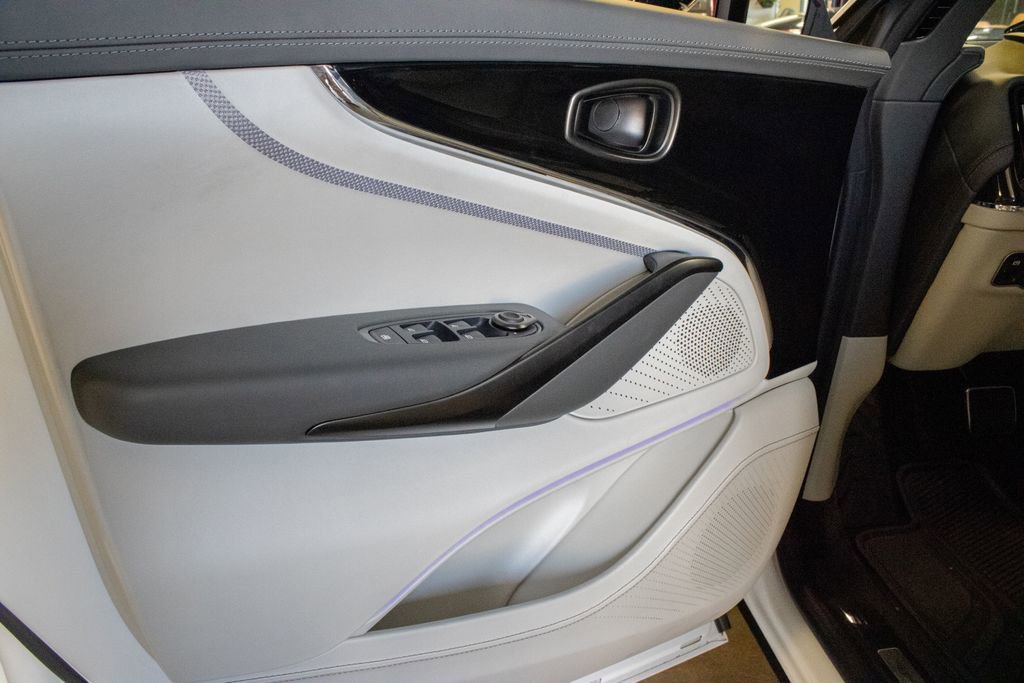 New 2025 Aston Martin DBX 707 image 16