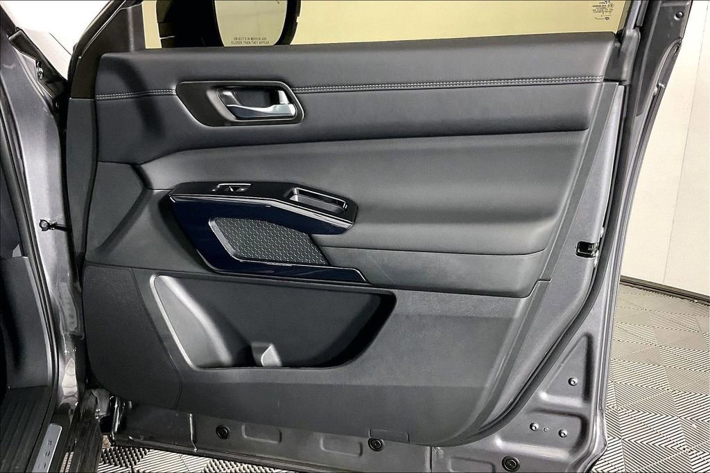 New 2026 Nissan Pathfinder Platinum w/ Cargo Package image 24