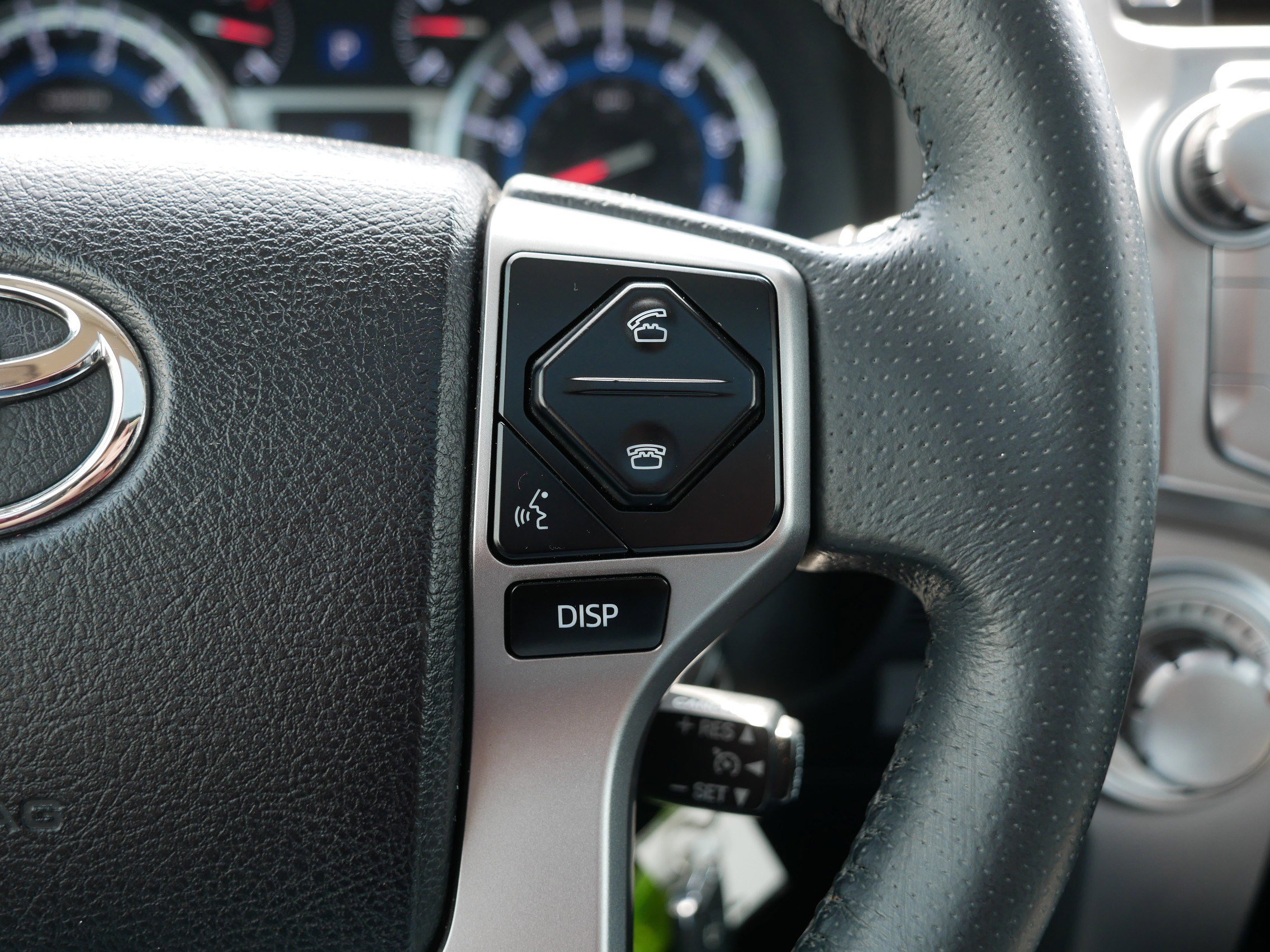 Used 2018 Toyota 4Runner SR5 Premium AWD/4WD image 29