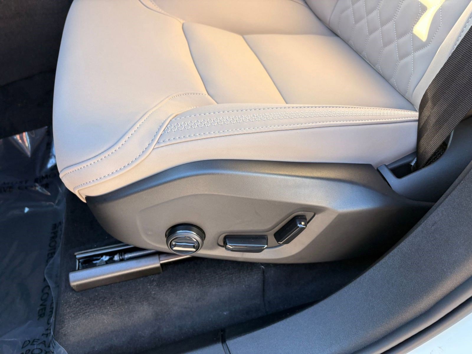 New 2026 Volvo XC90 T8 Plus w/ Protection Package AWD/4WD image 13