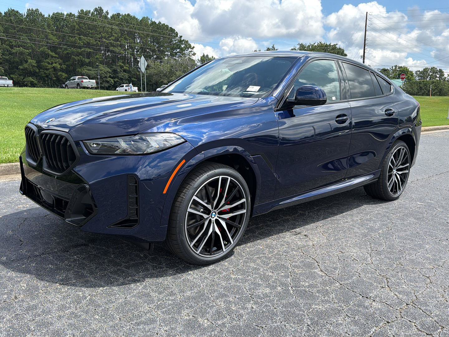 New 2027 BMW X6 xDrive40i w/ Executive Package AWD/4WD image 2