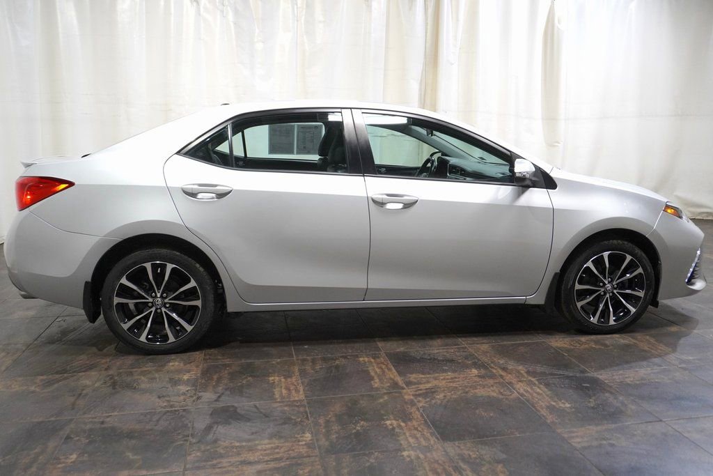 Used 2017 Toyota Corolla SE w/ SE Premium Package image 4