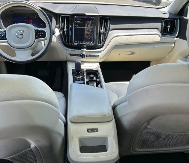 Used 2025 Volvo XC60 B5 Core AWD/4WD image 8