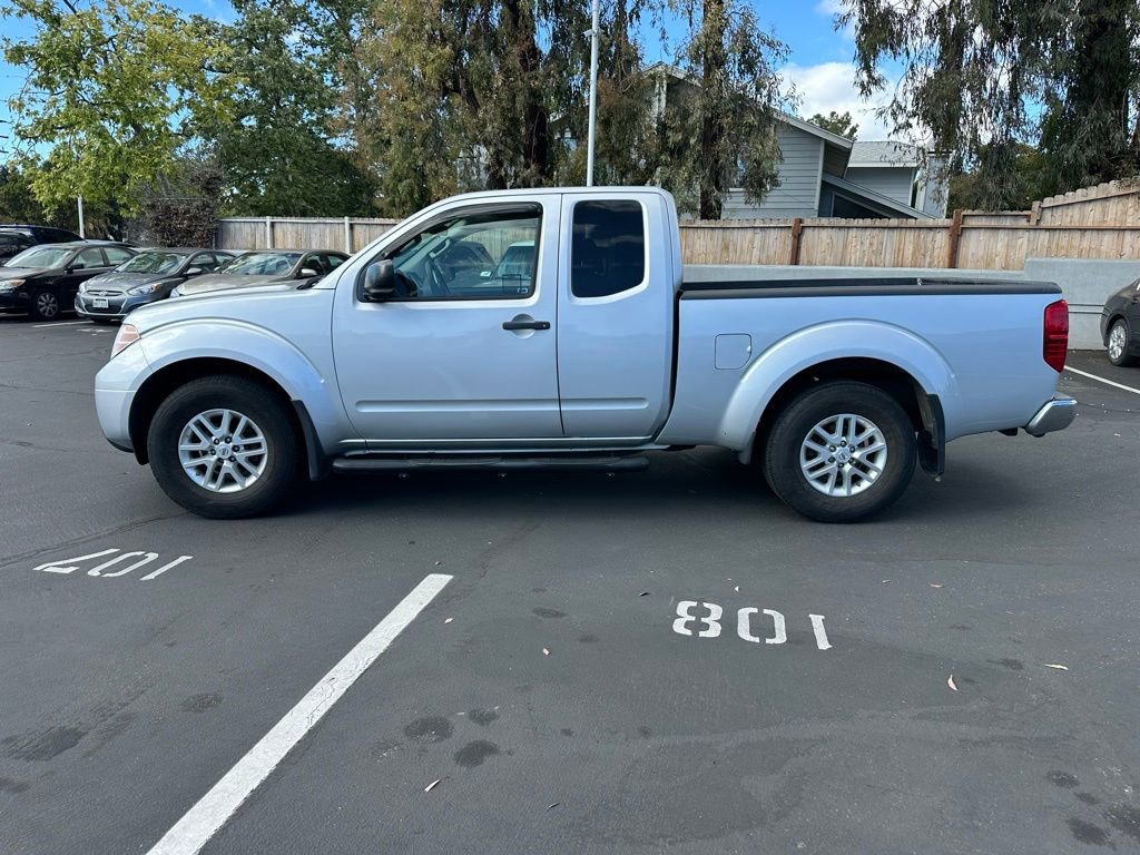 Used 2017 Nissan Frontier SV image 2