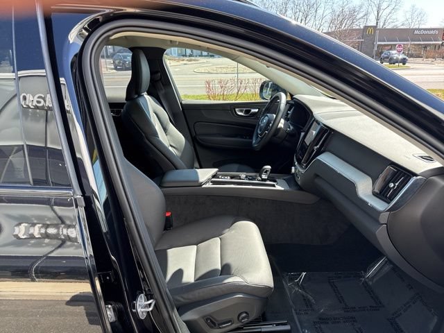 Certified 2025 Volvo XC60 B5 Plus AWD/4WD image 15