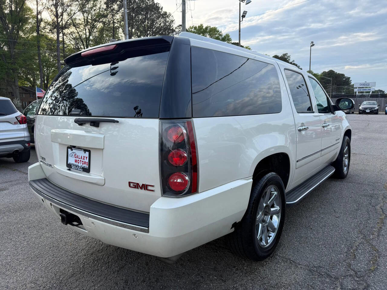 Used 2013 GMC Yukon XL Denali AWD/4WD image 12