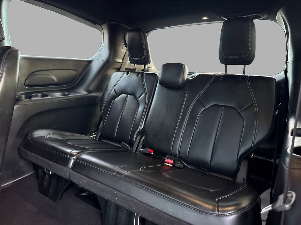 Used 2025 Chrysler Pacifica Select image 24