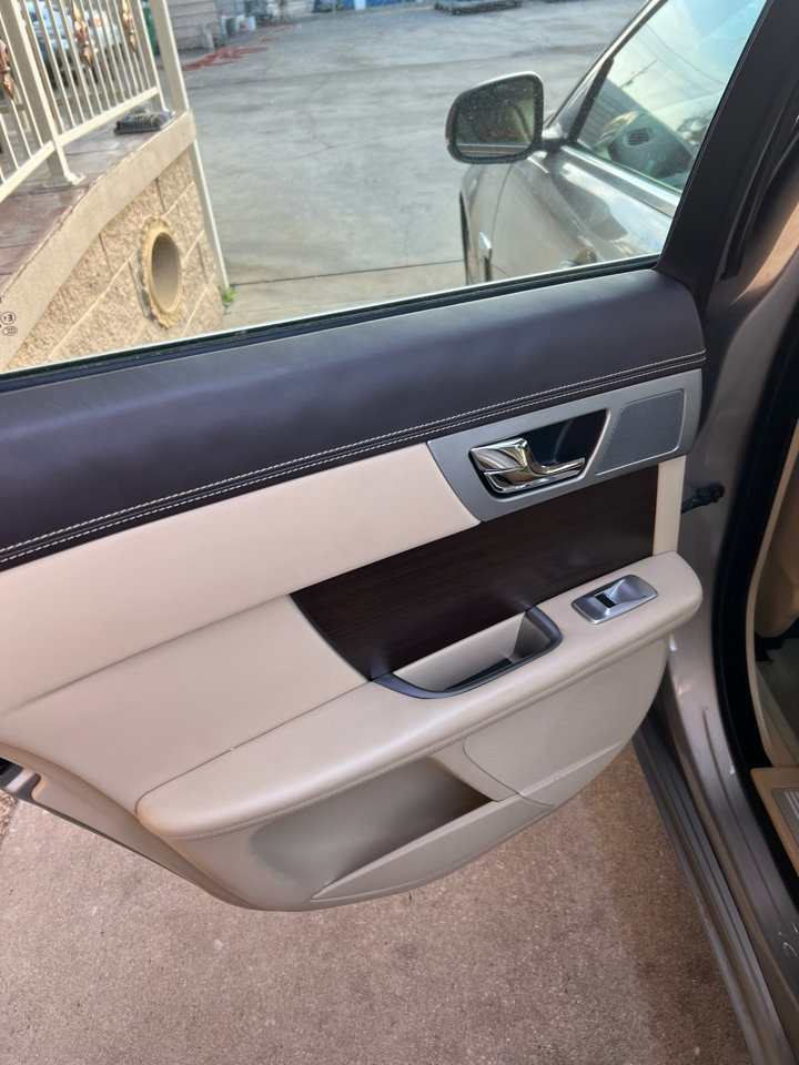 Used 2013 Jaguar XF 3.0 w/ Premium Pkg image 4