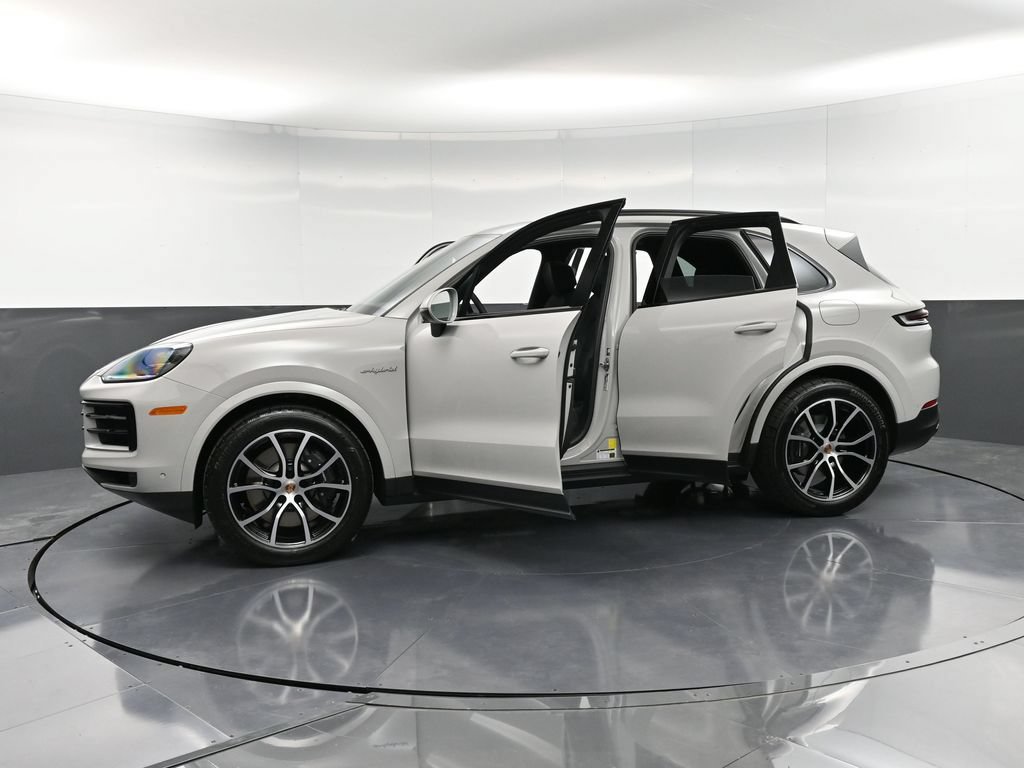 Certified 2026 Porsche Cayenne E-Hybrid AWD/4WD image 37