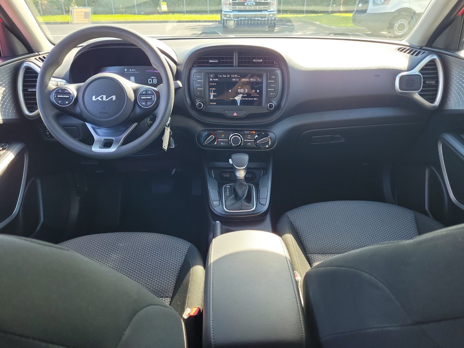 Used 2025 Kia Soul LX FWD image 11