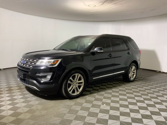 Used 2017 Ford Explorer XLT w/ Equipment Group 202A AWD/4WD image 9