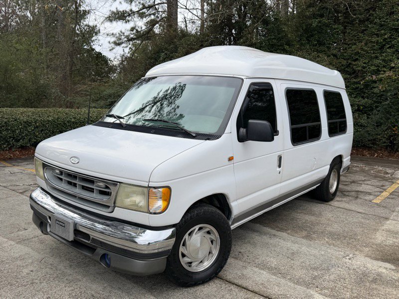 Used 2002 Ford E-150 and Econoline 150 image 2