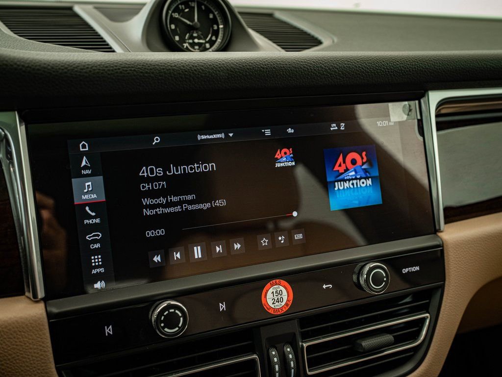 Certified 2025 Porsche Macan image 39