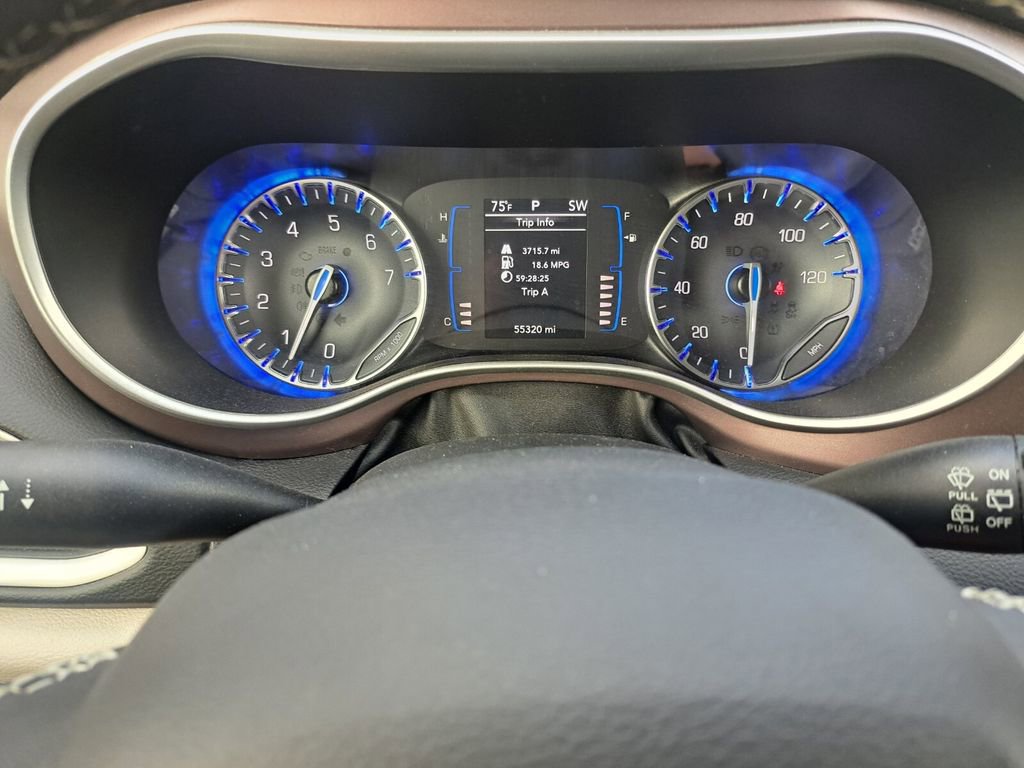 Used 2023 Chrysler Voyager LX image 11