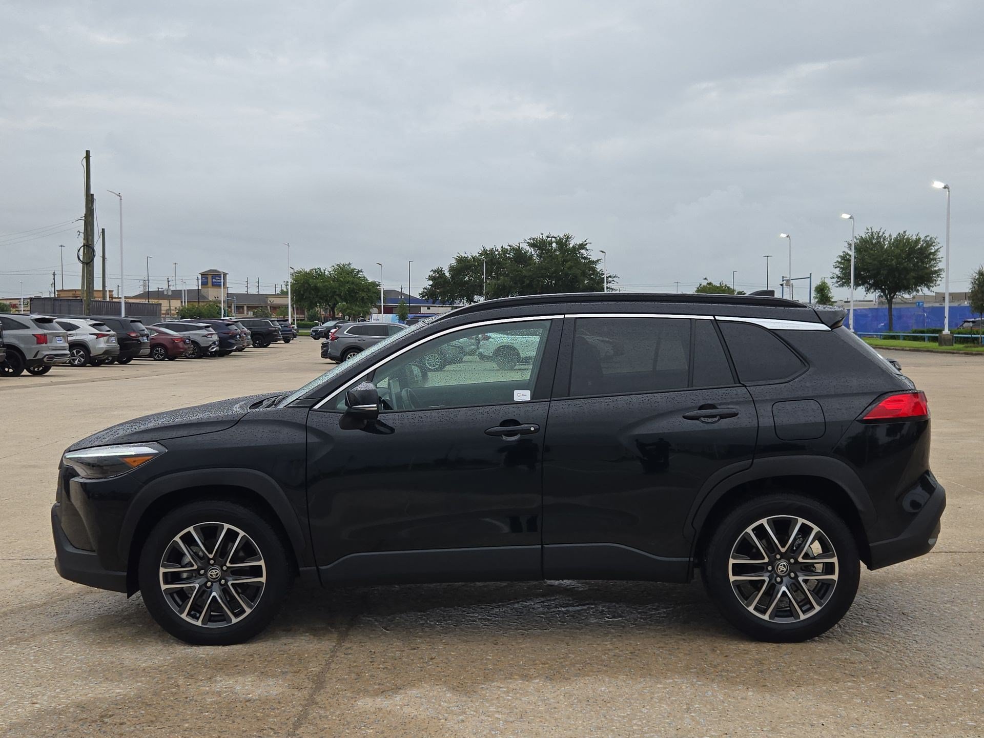 Used 2026 Toyota Corolla Cross XLE FWD image 7