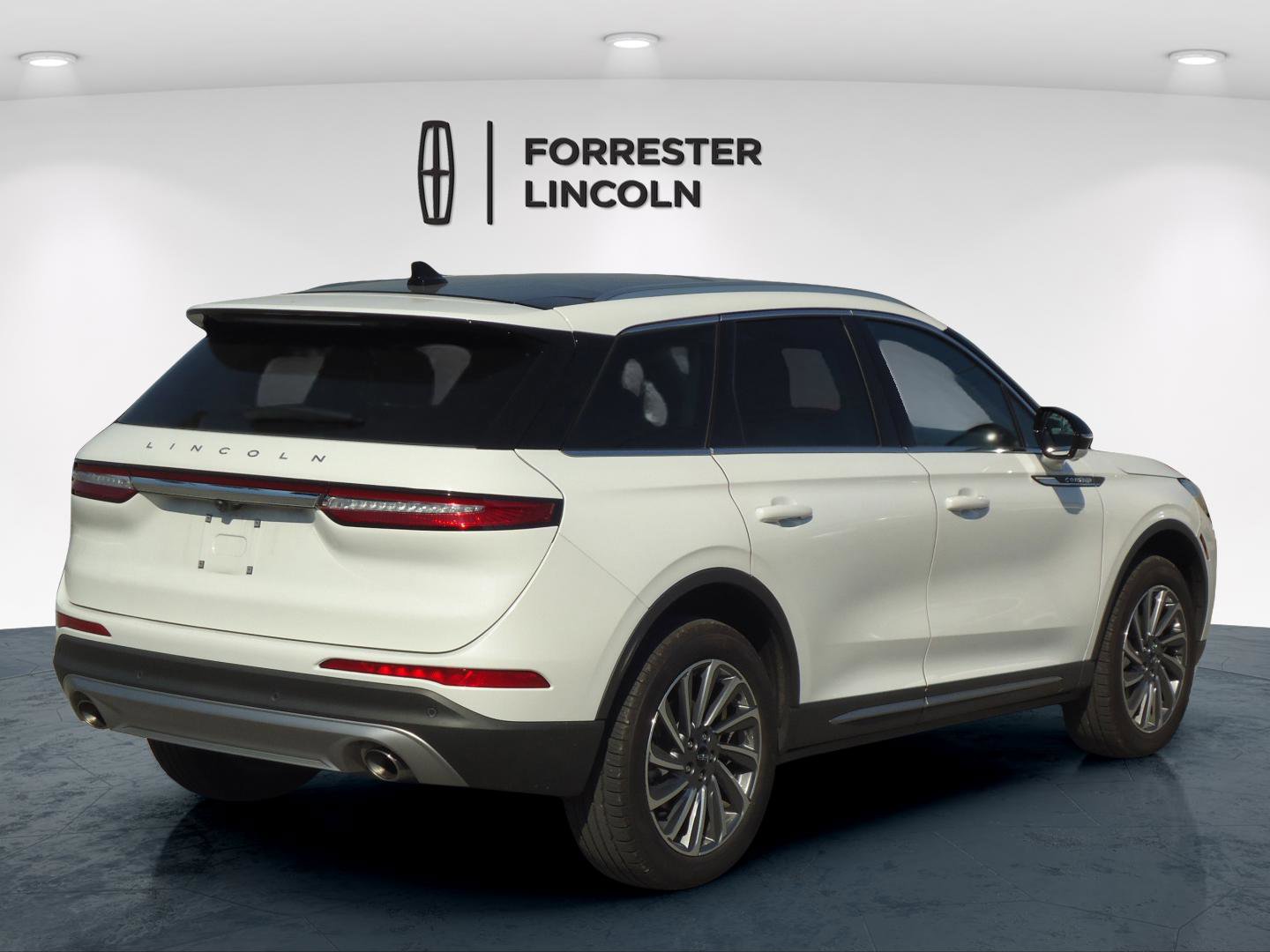 Used 2024 Lincoln Corsair Reserve w/ Equipment Group 201A AWD/4WD image 3