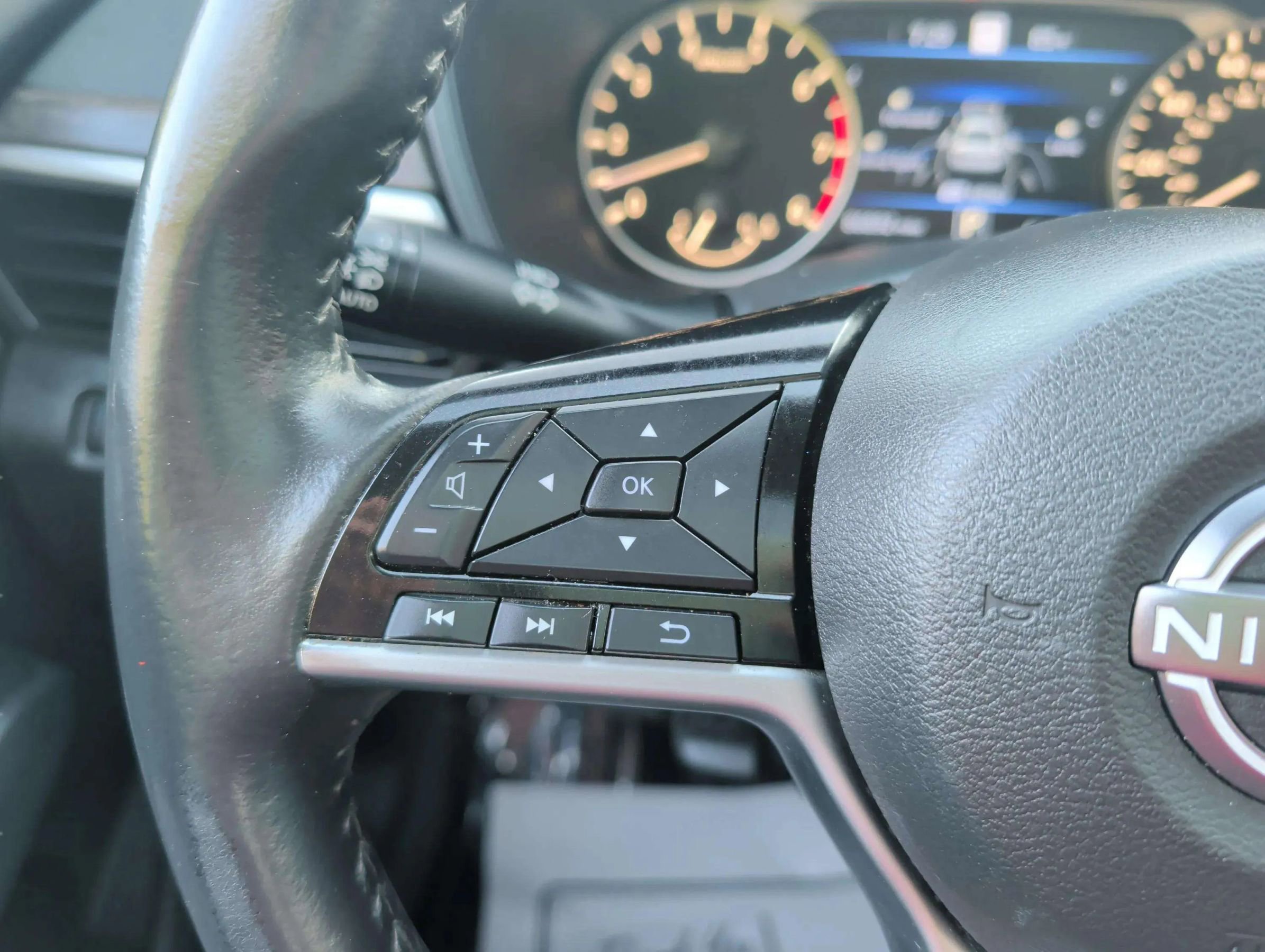 Used 2024 Nissan Altima 2.5 SV w/ SV Premium Package FWD image 23