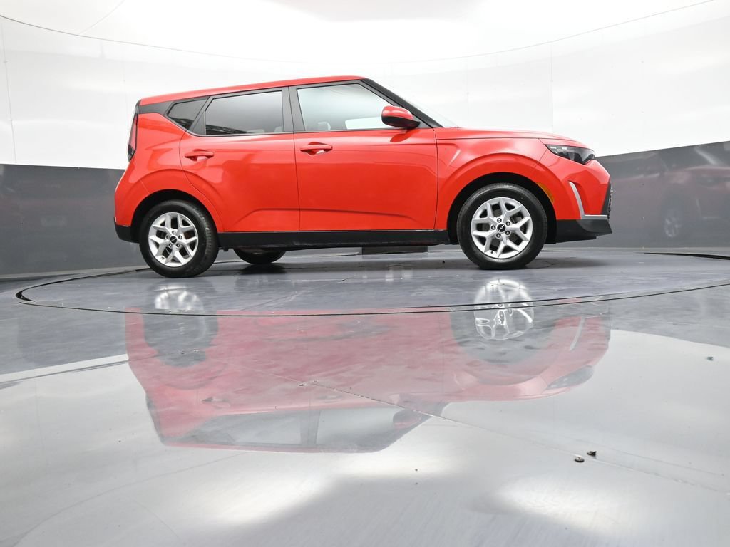 Certified 2023 Kia Soul LX w/ LX Technology Package FWD image 28