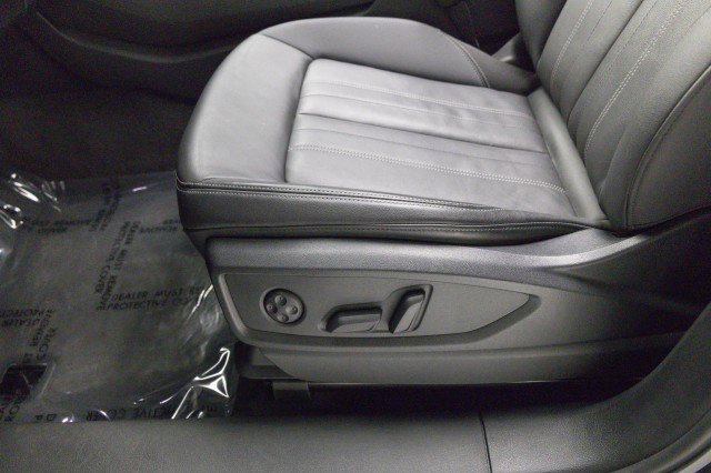 Used 2021 Audi Q5 e Premium w/ Convenience Package image 24
