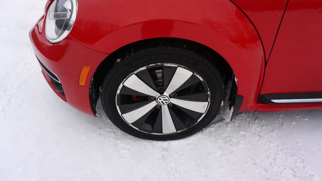 Used 2013 Volkswagen Beetle 2.0T image 9