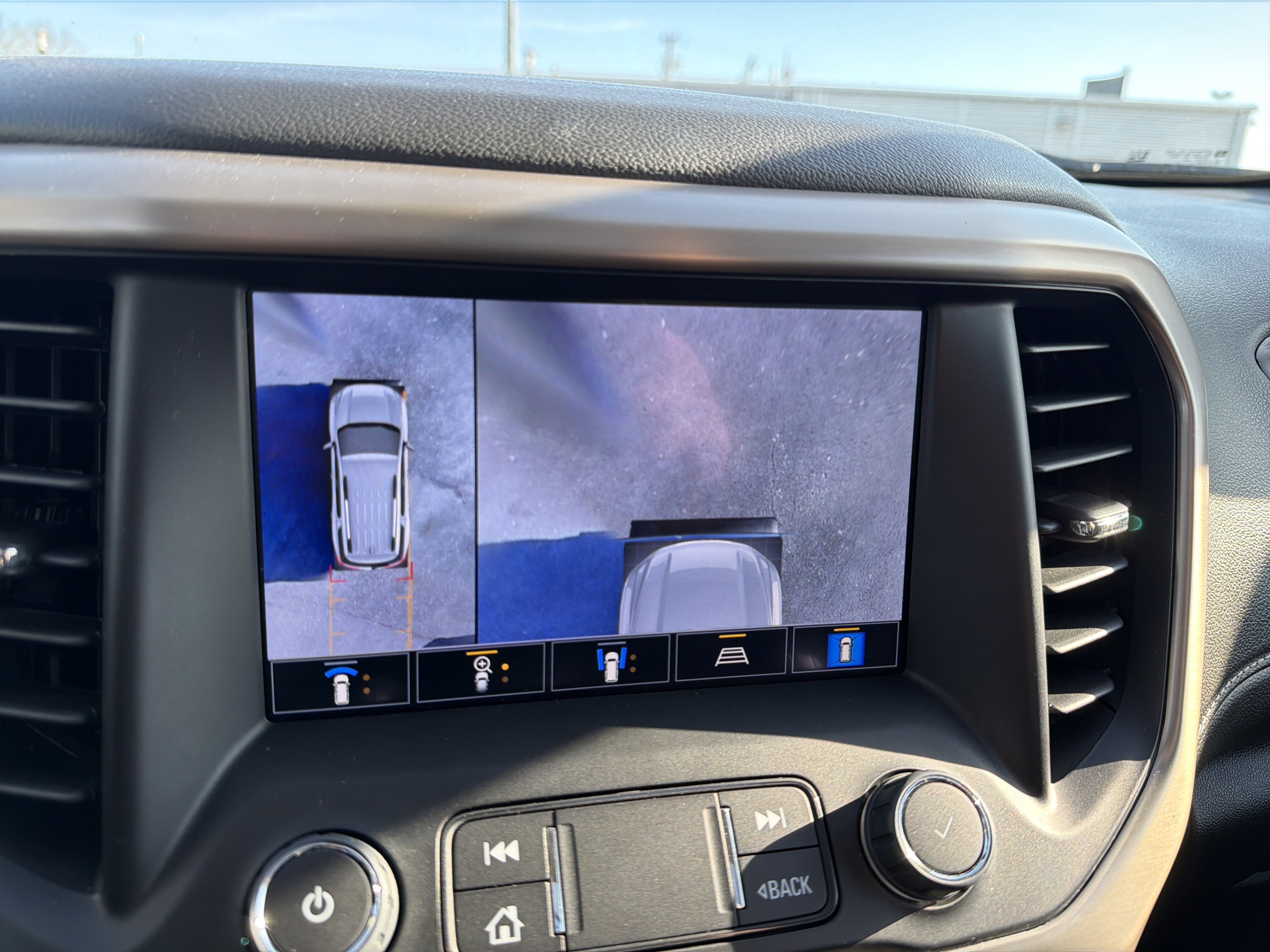 Used 2023 GMC Acadia Denali w/ Denali Technology Package image 24