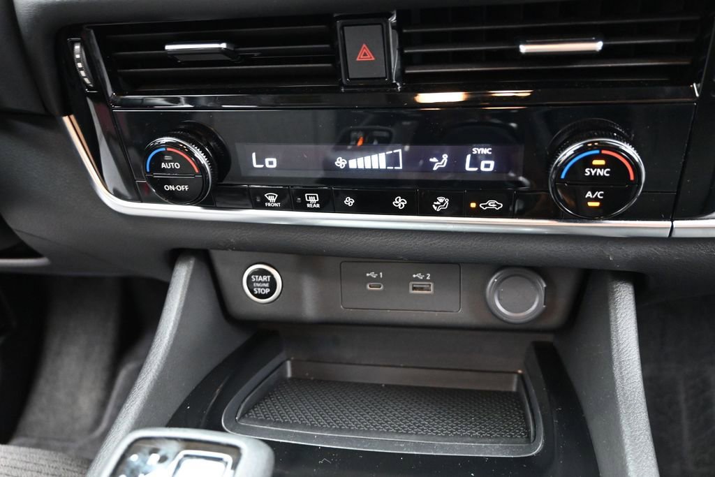 Used 2022 Nissan Rogue SV FWD image 14
