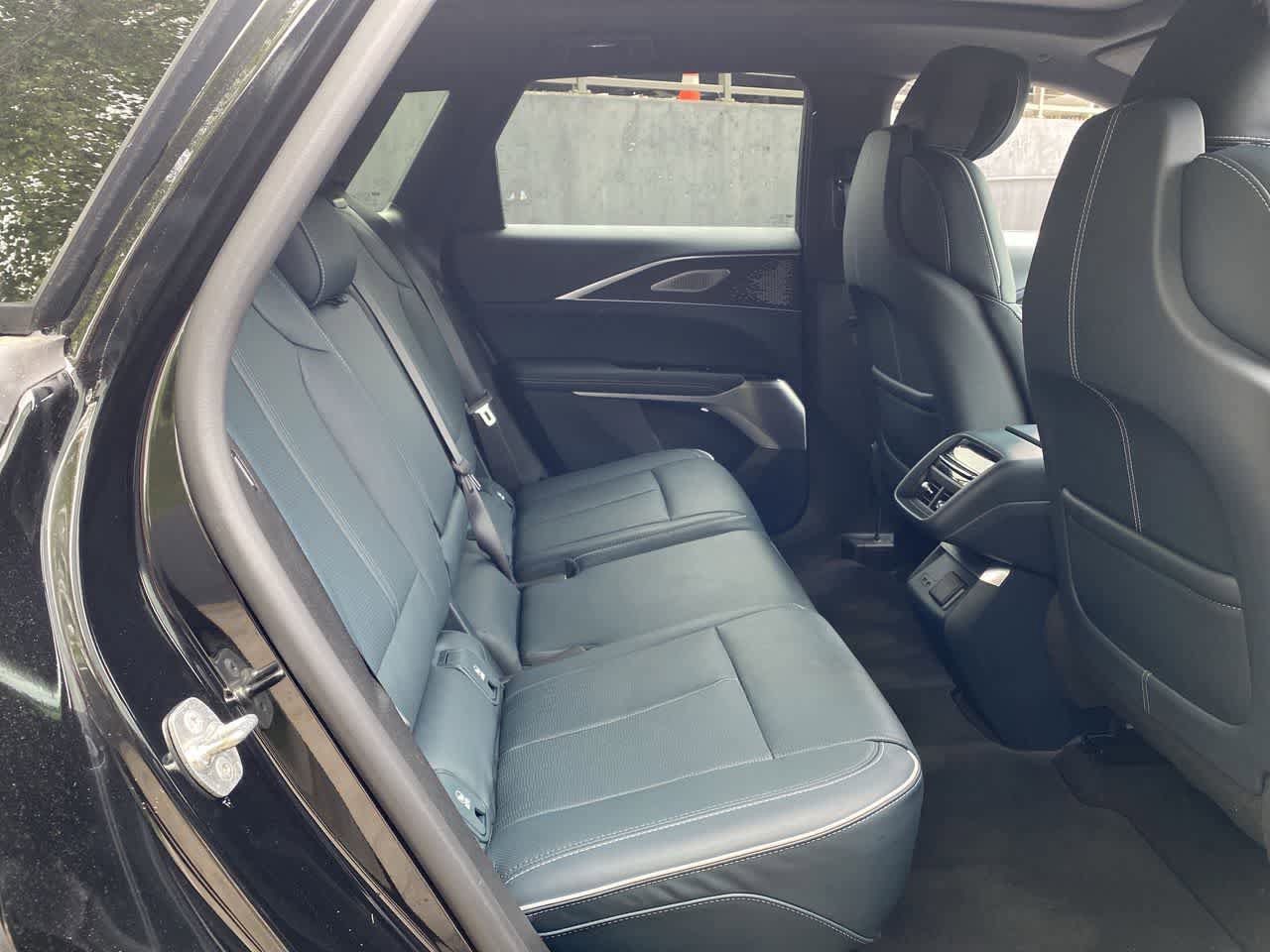 Used 2024 Cadillac Lyriq Luxury w/ Nappa Leather Package AWD/4WD image 18