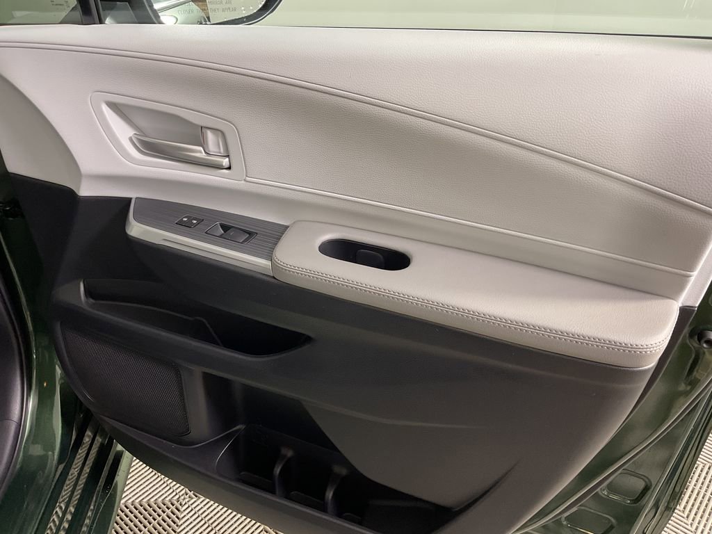 Used 2025 Toyota Sienna XLE FWD image 24